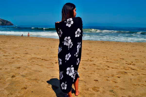 Pareo Hibiscus Print Negro con blanco