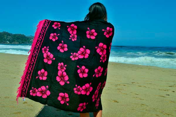 Pareo Hibiscus Print Negro con Rosa